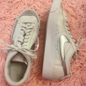 CUTE NIKES